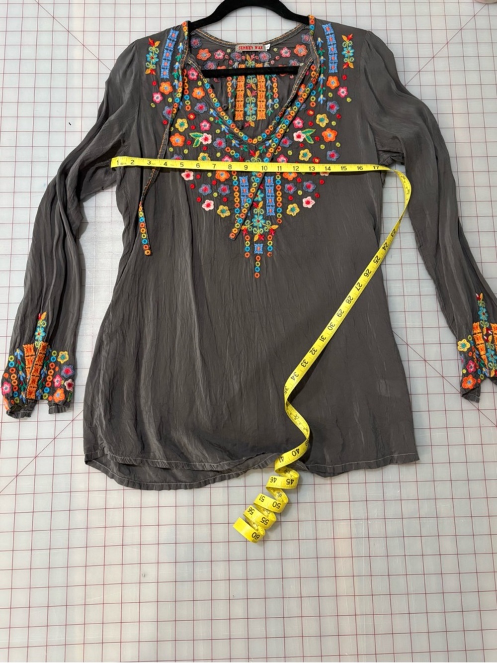 Johnny Was Gray Embroidered Floral V-Neck Tunic - Picture 5 of 7